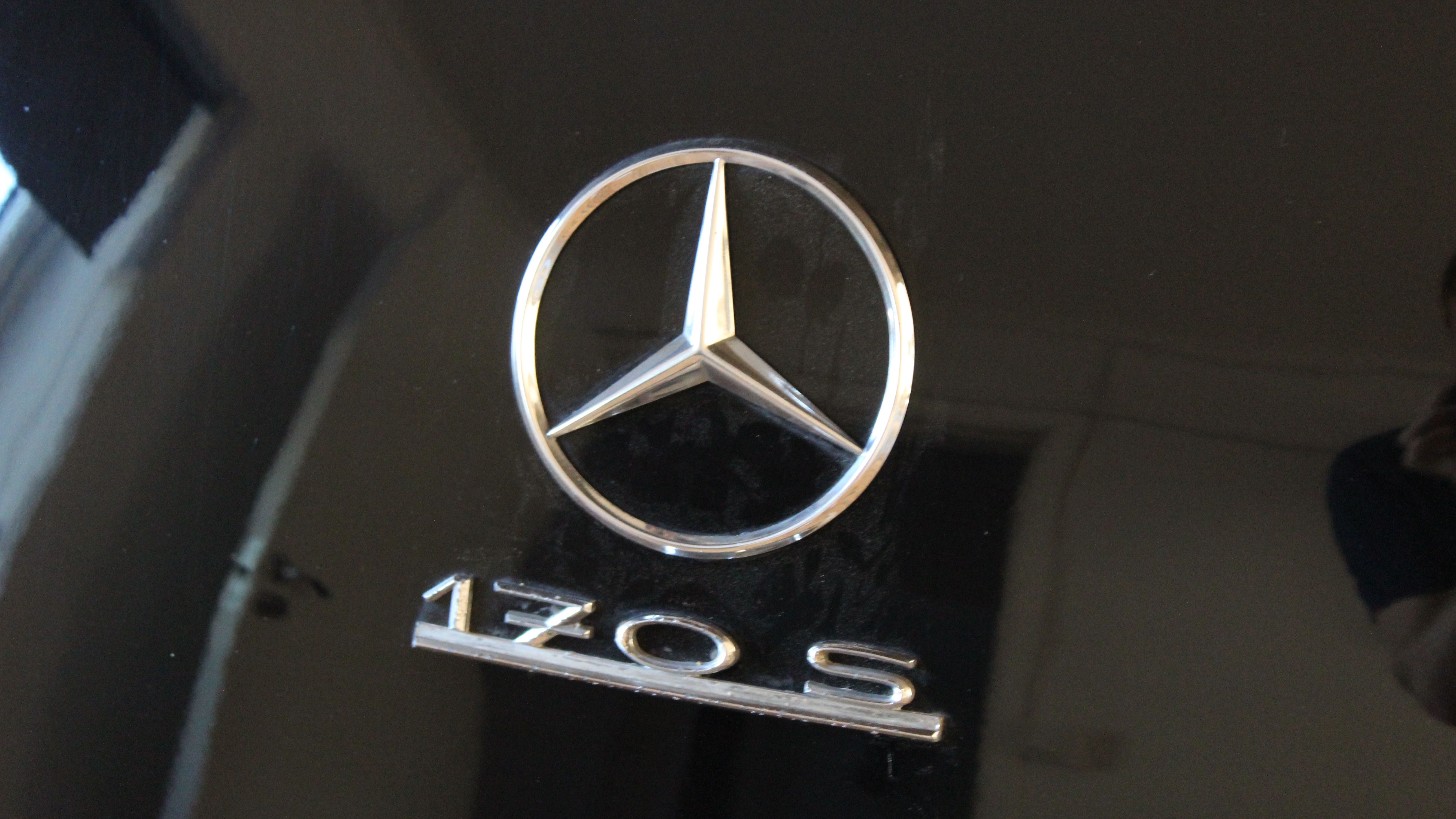 mercedes 170S Cabriolet emblem